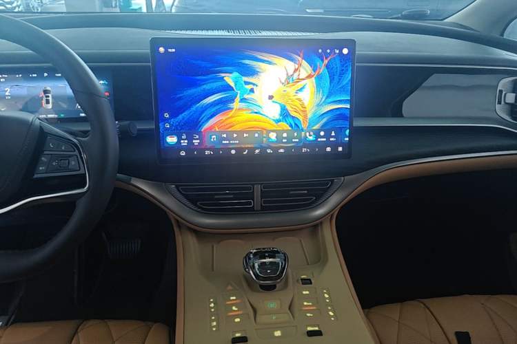 Used Denza D9 2024 DM-i 980 Four-Wheel Drive Prestige Model Audio And AC Panel