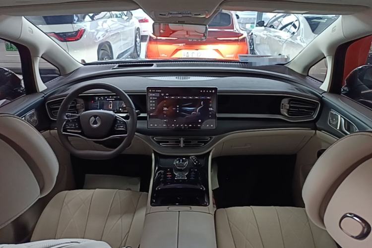 Used Denza D9 2024 DM-i 980 Four-Wheel Drive Prestige Model Center Console