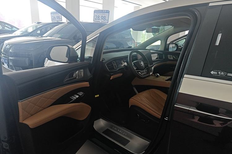 Used Denza D9 2024 DM-i 980 Four-Wheel Drive Prestige Model Driver Seat