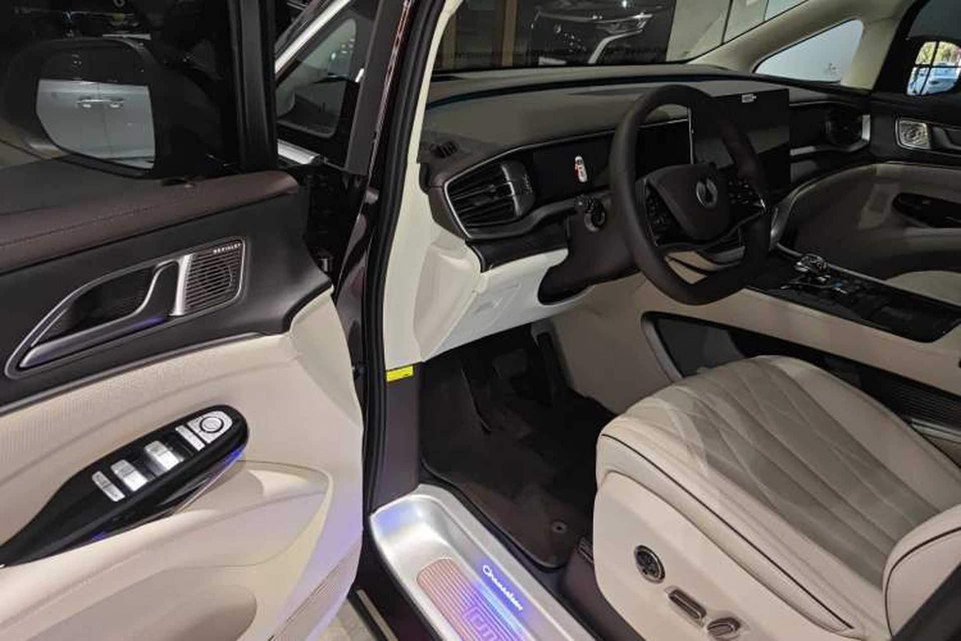 Used Denza D9 2024 PIONEER Four-Seat Pioneer Edition Driver Seat