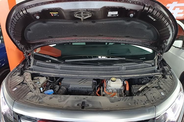 Used Denza D9 2024 DM-i 980 Four-Wheel Drive Prestige Model Engine Bay