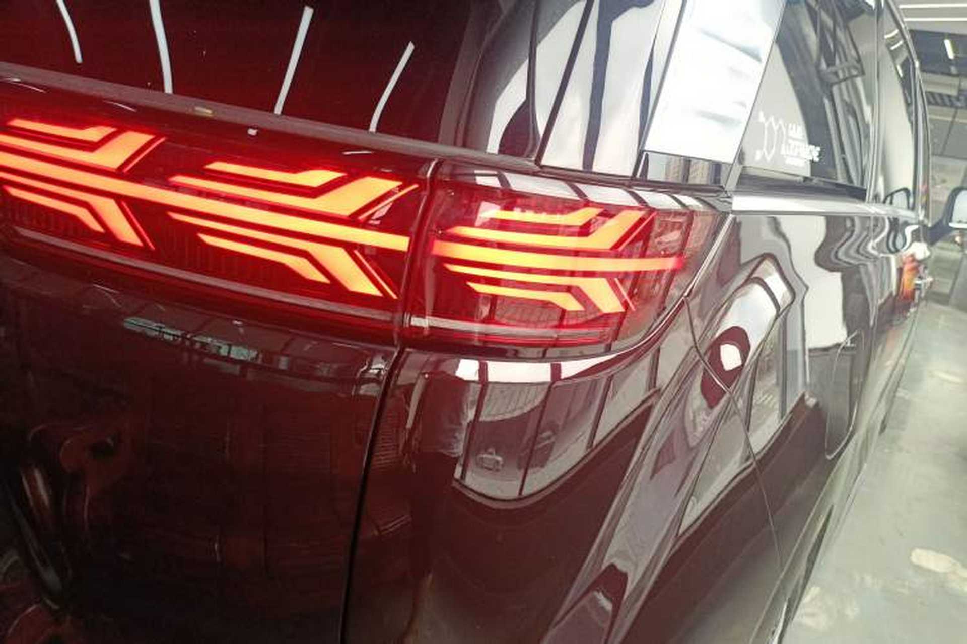 Used Denza D9 2024 EV 600 Four-Wheel Drive Prestige Model Exterior 3