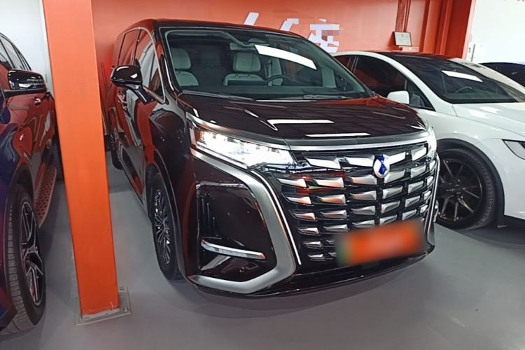 Used Denza D9 2024 DM-i 980 Four-Wheel Drive Prestige Model Front Right 45 Deg