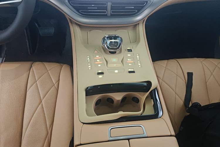 Used Denza D9 2024 DM-i 980 Four-Wheel Drive Prestige Model Gear Lever