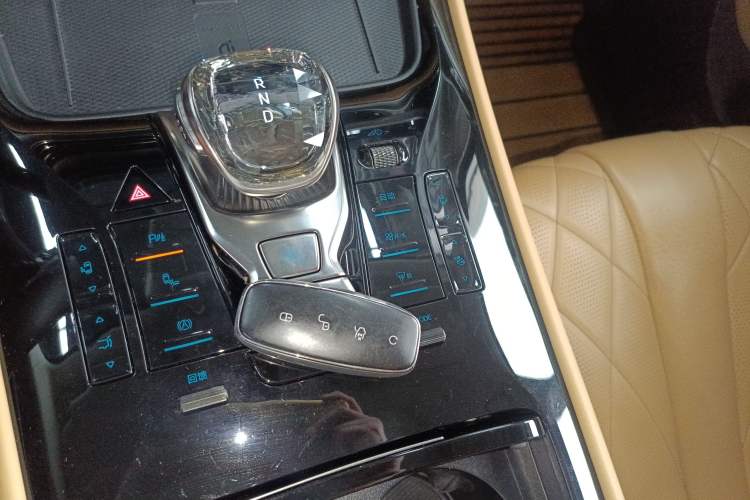 Used Denza D9 2024 EV 600 Four-Wheel Drive Prestige Model Interior 1