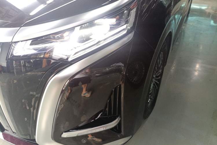 Used Denza D9 2024 EV 600 Four-Wheel Drive Prestige Model Left Front Headlight