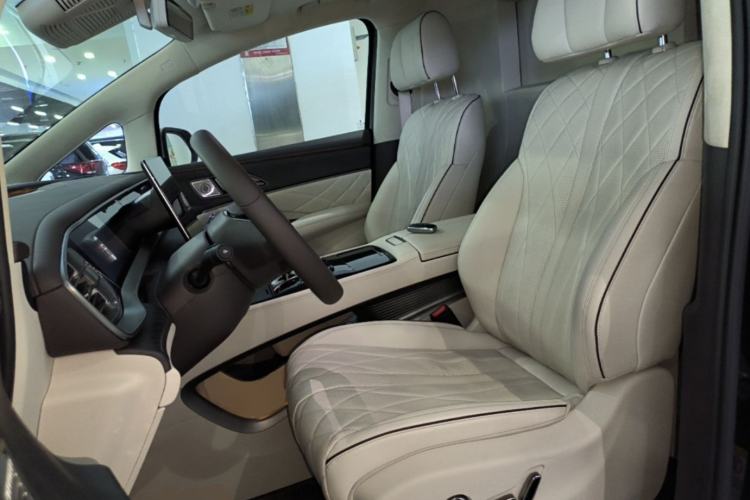 Used Denza D9 2024 PIONEER Four-Seat Pioneer Edition Left Front Seat