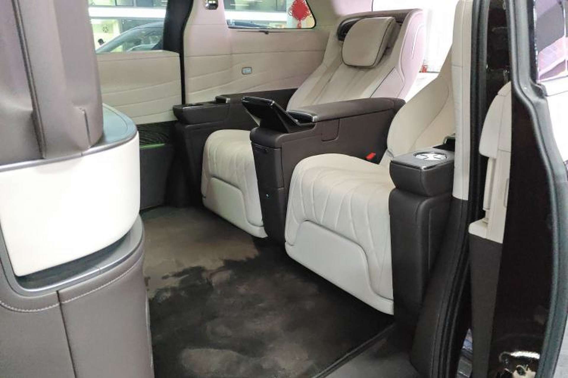 Used Denza D9 2024 PIONEER Four-Seat Pioneer Edition Left Rear Seat