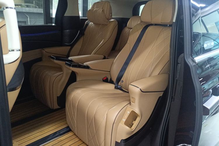 Used Denza D9 2024 EV 600 Four-Wheel Drive Prestige Model Left Rear Seat