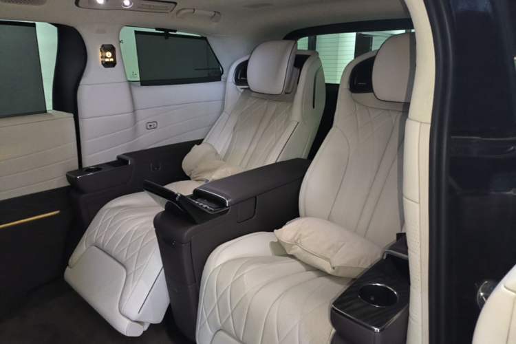 Used Denza D9 2024 PIONEER Four-Seat Pioneer Edition Left Rear Seat