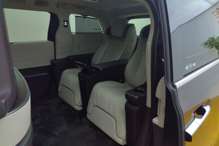 Used Denza D9 2024 PIONEER Four-Seat Pioneer Edition Left Rear Seat