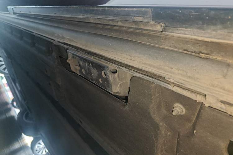 Used Denza D9 2024 DM-i 980 Four-Wheel Drive Prestige Model Left Side Sill