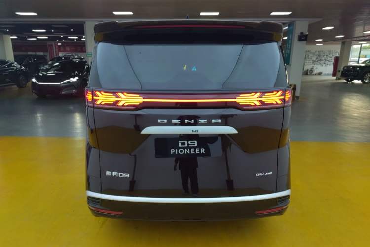 Used Denza D9 2024 PIONEER Four-Seat Pioneer Edition Rear
