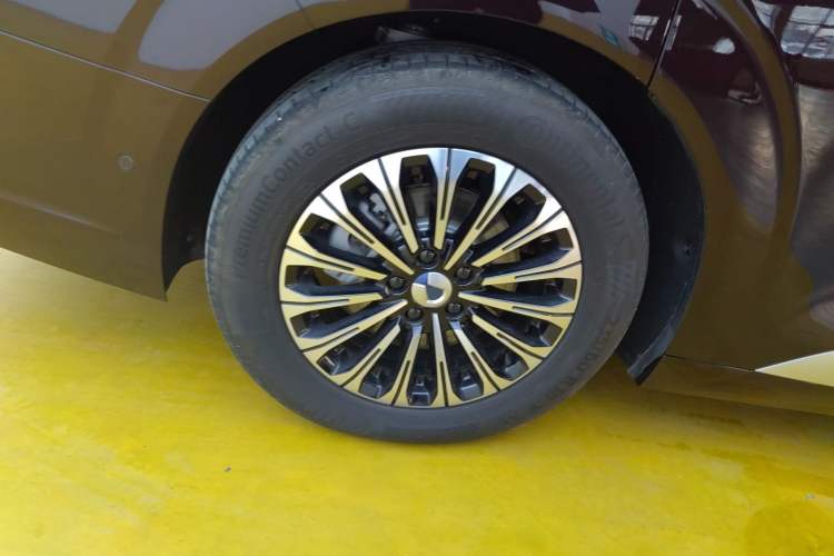 Used Denza D9 2024 PIONEER Four-Seat Pioneer Edition Right Rear Wheel Hub