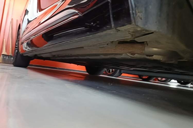 Used Denza D9 2024 DM-i 980 Four-Wheel Drive Prestige Model Right Side Sill