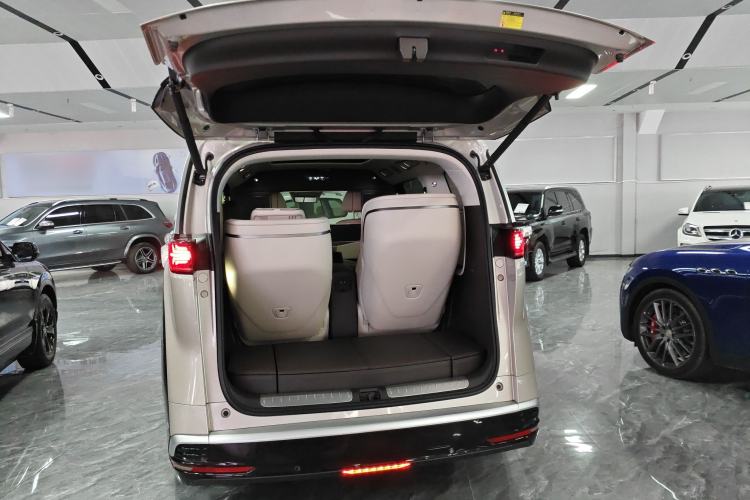 Used Denza D9 2024 PIONEER Four-Seat Pioneer Edition Trunk