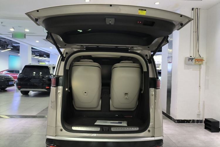Used Denza D9 2024 PIONEER Four-Seat Pioneer Edition Trunk