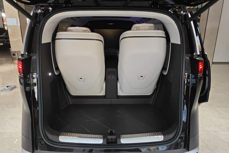 Used Denza D9 2024 PIONEER Four-Seat Pioneer Edition Trunk