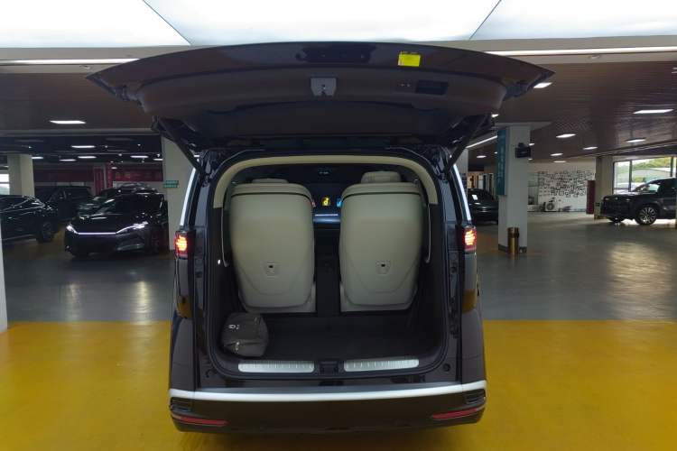 Used Denza D9 2024 PIONEER Four-Seat Pioneer Edition Trunk