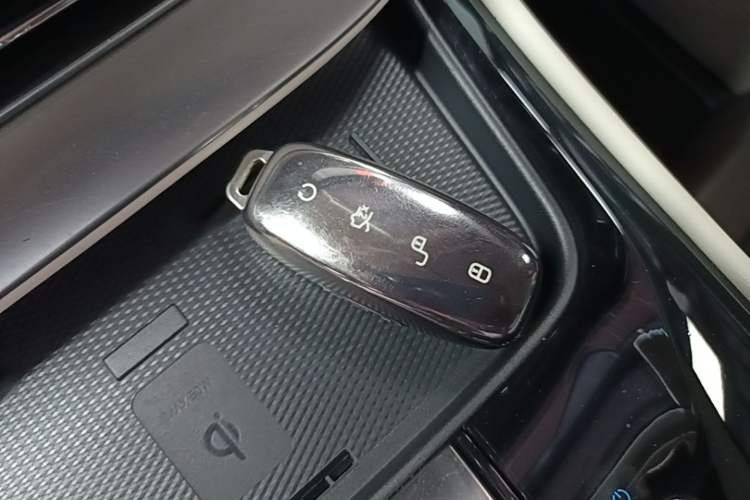 Used Denza D9 2024 DM-i 980 Four-Wheel Drive Prestige Model Vehicle Key