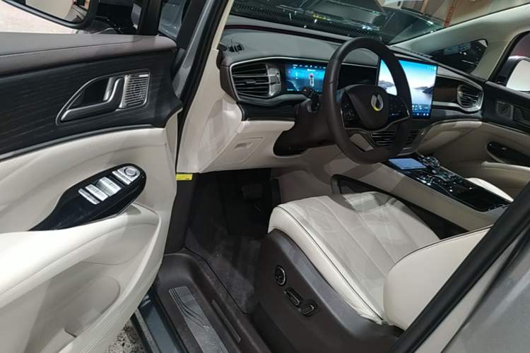 Used Denza D9 2024 DM-i 980 Four-Wheel Drive Flagship Model Driver Seat