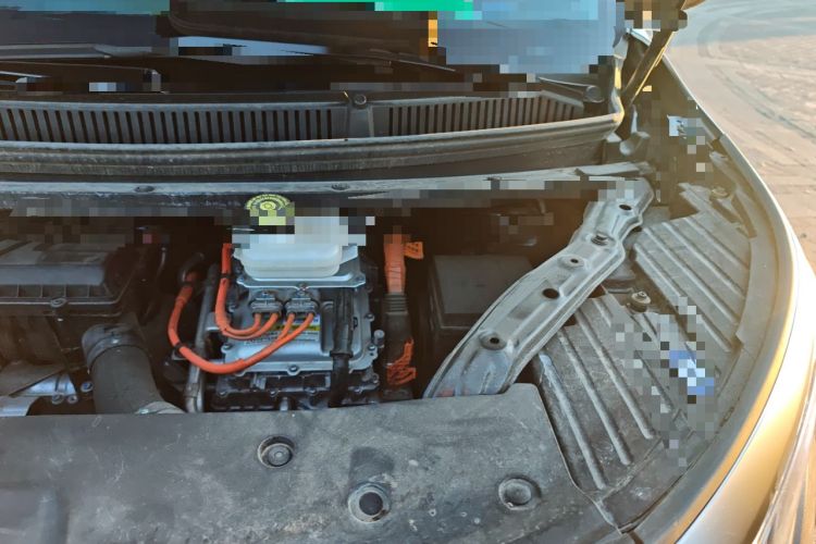 Used Denza D9 2024 DM-i 980 Four-Wheel Drive Prestige Model Engine Bay Left