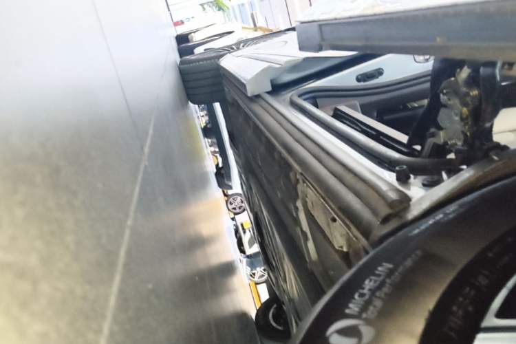 Used Denza D9 2024 DM-i 980 Four-Wheel Drive Prestige Model Left Side Sill