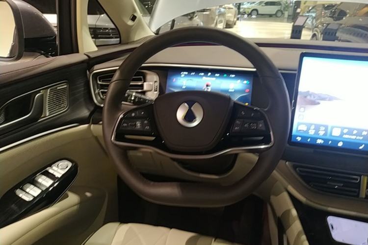 Used Denza D9 2024 DM-i 980 Four-Wheel Drive Flagship Model Steering Wheel