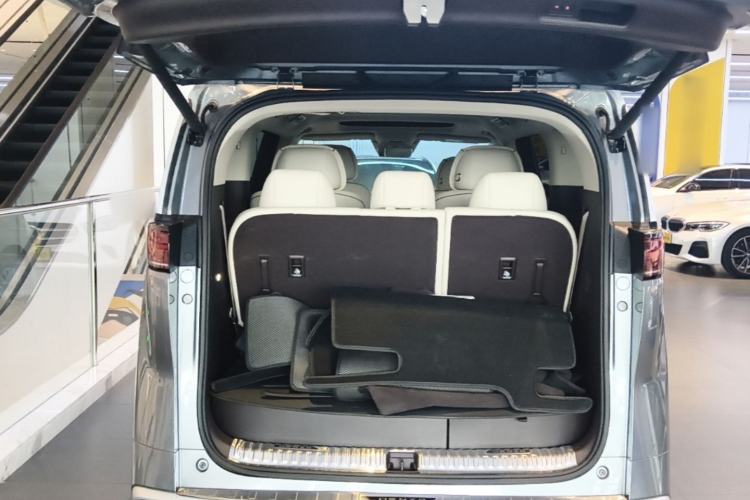 Used Denza D9 2024 DM-i 980 Four-Wheel Drive Prestige Model Trunk
