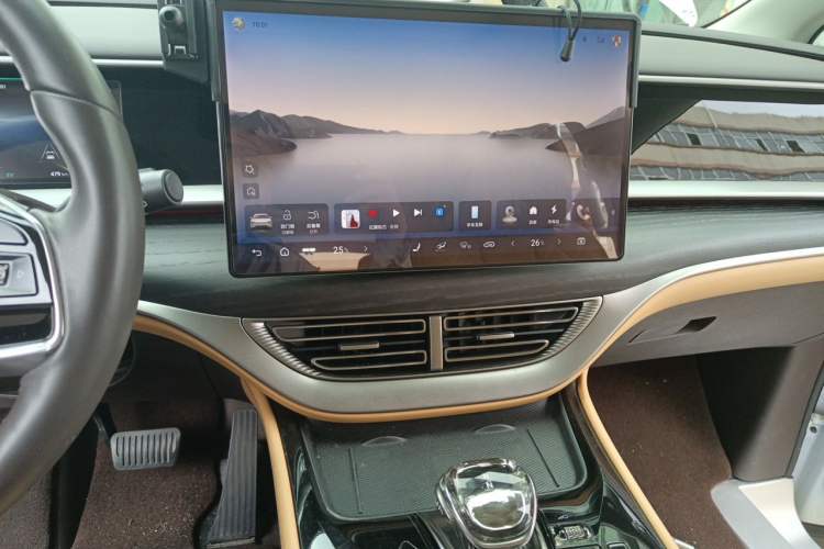 Used Denza D9 2024 DM-i 980 Four-Wheel Drive Prestige Model Audio And AC Panel