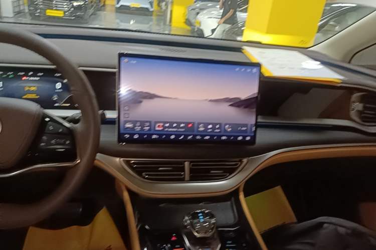Used Denza D9 2024 DM-i 980 Four-Wheel Drive Flagship Model Audio And AC Panel