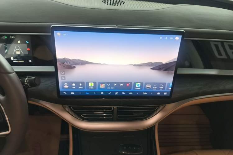 Used Denza D9 2024 DM-i 980 Four-Wheel Drive Prestige Model Audio And AC Panel