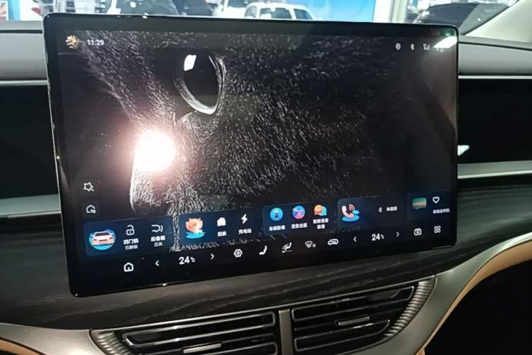 Used Denza D9 2024 DM-i 980 Four-Wheel Drive Flagship Model Audio And AC Panel