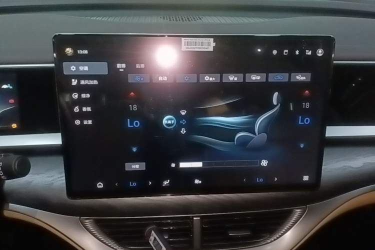 Used Denza D9 2024 DM-i 980 Four-Wheel Drive Prestige Model Audio And AC Panel