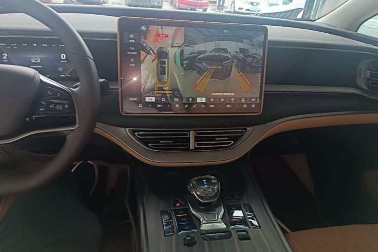 Used Denza D9 2024 DM-i 980 Four-Wheel Drive Flagship Model Audio And AC Panel