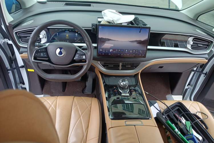 Used Denza D9 2024 DM-i 980 Four-Wheel Drive Prestige Model Center Console