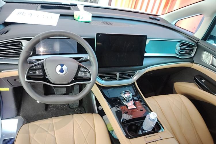 Used Denza D9 2024 DM-i 980 Four-Wheel Drive Prestige Model Center Console