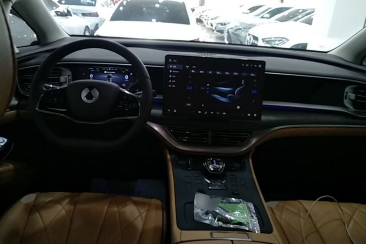 Used Denza D9 2024 DM-i 980 Four-Wheel Drive Prestige Model Center Console