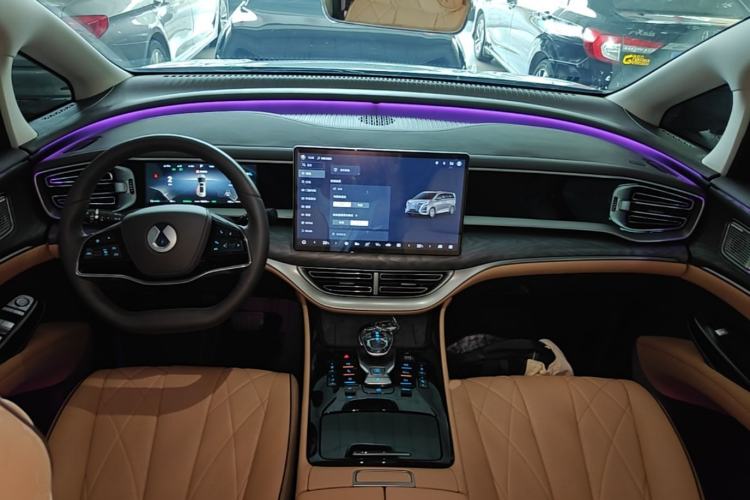 Used Denza D9 2024 DM-i 1050 Luxury Model Center Console