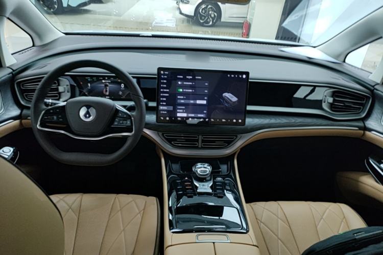 Used Denza D9 2024 DM-i 1050 Luxury Model Center Console