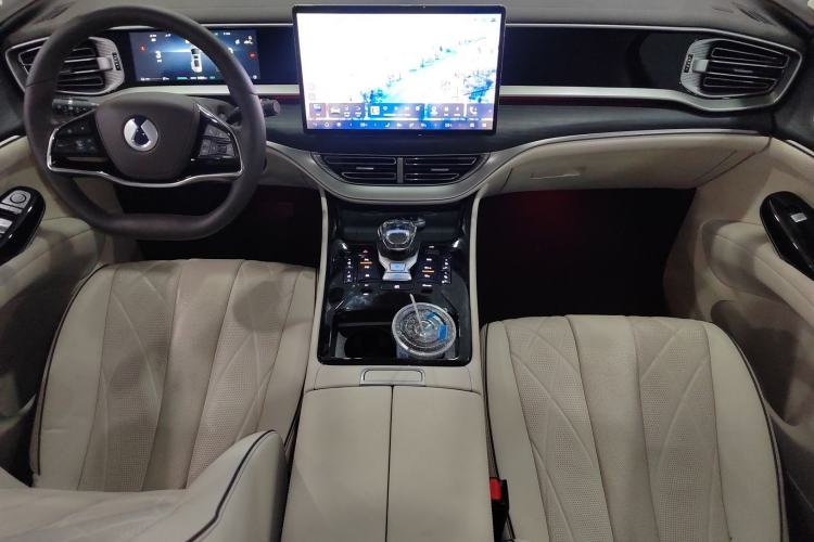 Used Denza D9 2024 DM-i 980 Four-Wheel Drive Flagship Model Center Console