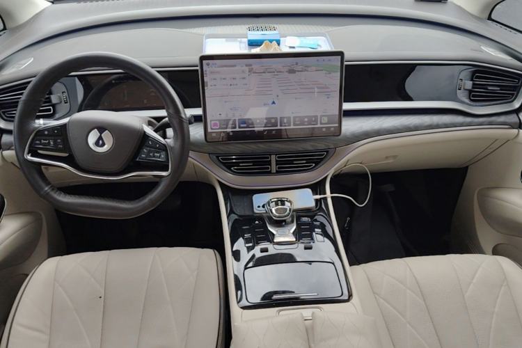 Used Denza D9 2024 DM-i 1050 Luxury Model Center Console