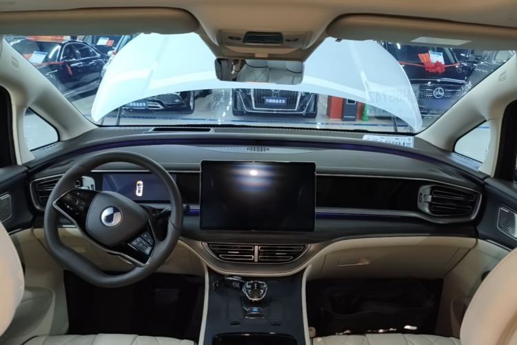 Used Denza D9 2024 DM-i 980 Four-Wheel Drive Prestige Model Center Console