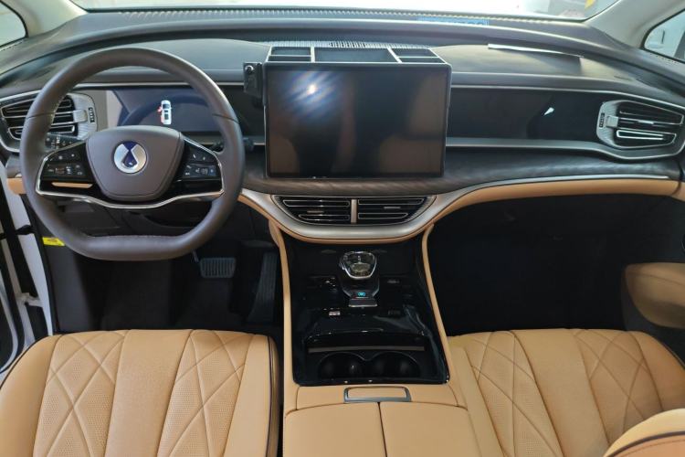 Used Denza D9 2024 DM-i 1050 Luxury Model Center Console