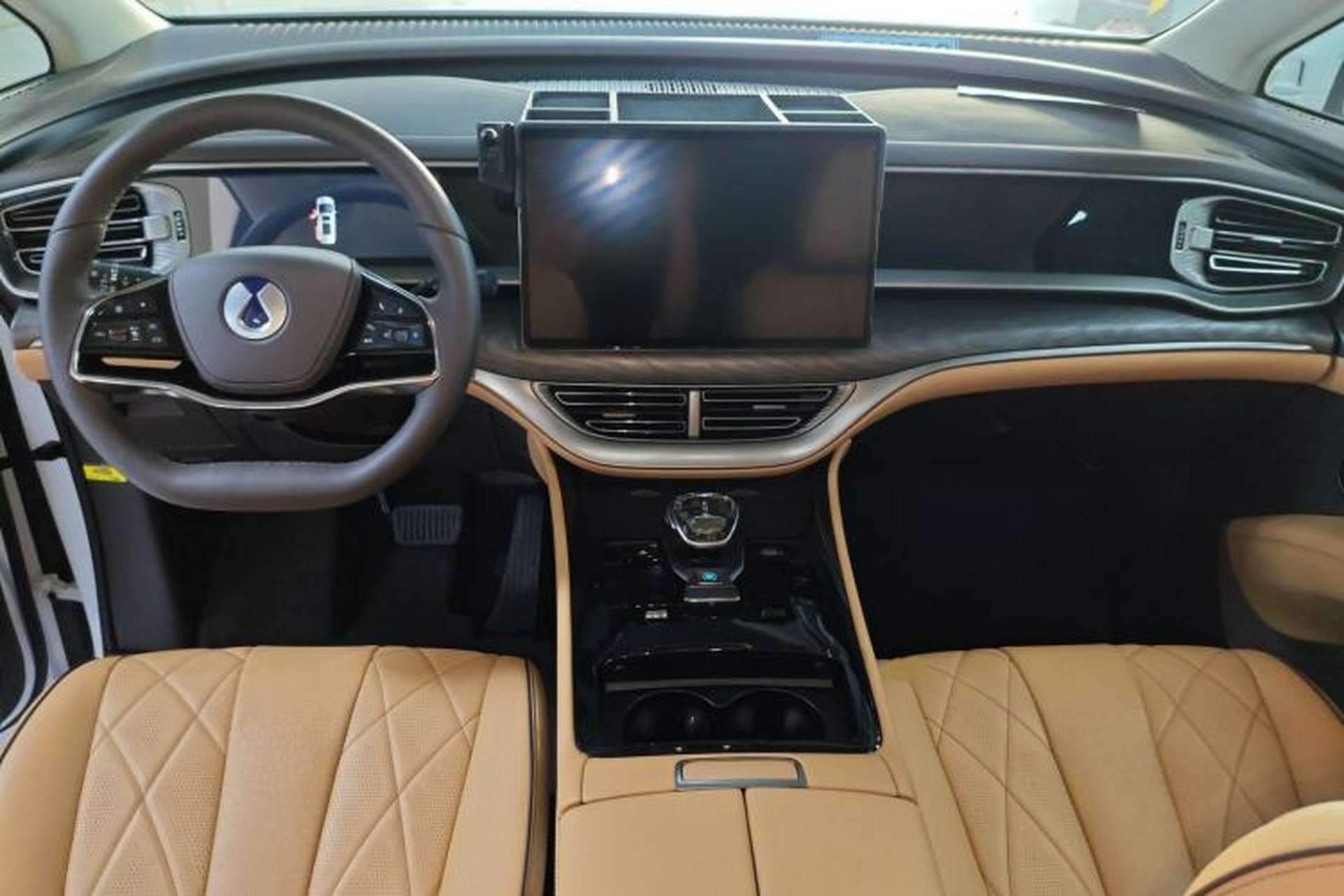 Used Denza D9 2024 DM-i 1050 Luxury Model Center Console