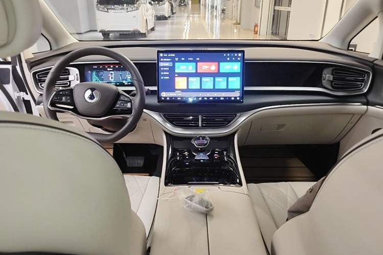 Used Denza D9 2024 DM-i 980 Four-Wheel Drive Prestige Model Center Console