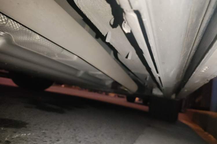 Used Denza D9 2024 DM-i 980 Four-Wheel Drive Flagship Model Chassis Front Right