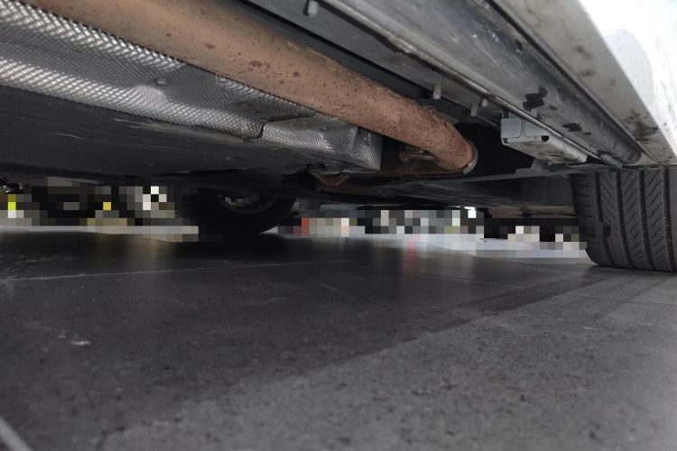 Used Denza D9 2024 DM-i 980 Four-Wheel Drive Flagship Model Chassis Front Right