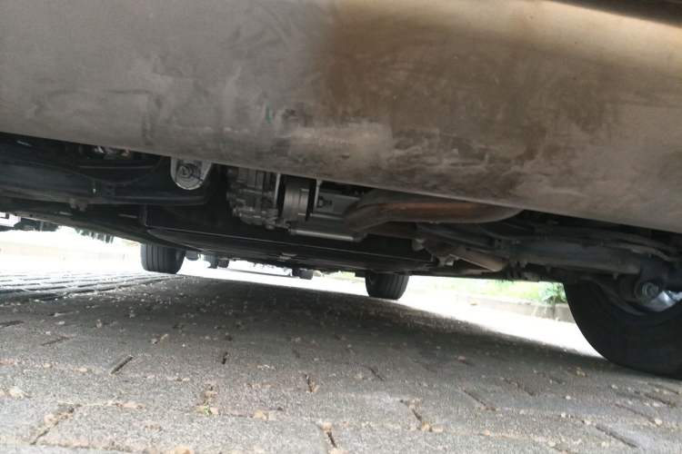 Used Denza D9 2024 DM-i 980 Four-Wheel Drive Flagship Model Chassis Rear