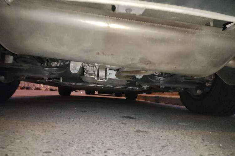 Used Denza D9 2024 DM-i 980 Four-Wheel Drive Flagship Model Chassis Rear